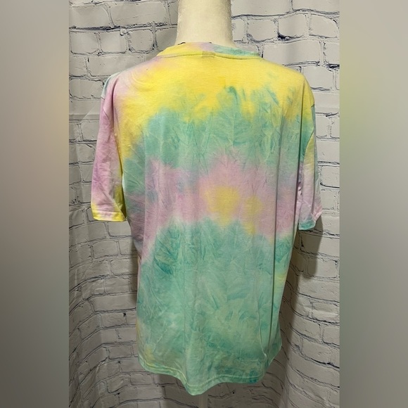 Shein “chillin” t shirt in a 4x but it’s more like a large - Picture 3 of 4